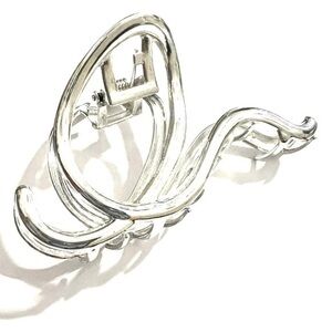 Victoria Leland Desigbs Elegant Silver Bow Brooch